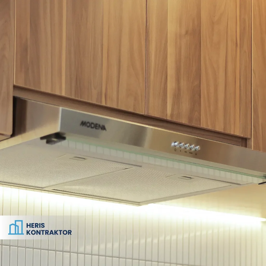 Detail Cookerhood yang dipasang pada dapur, menggunakan merk modena