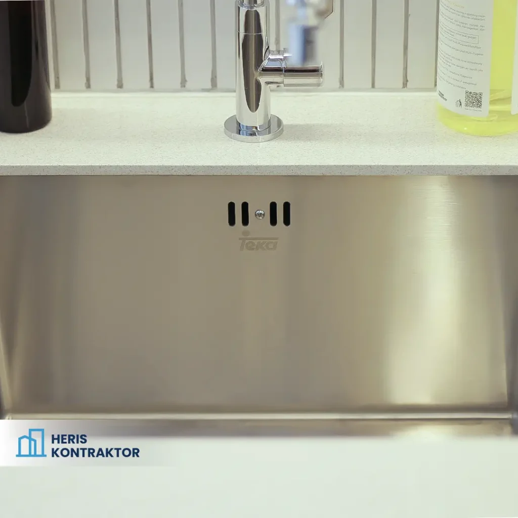 Wastefel Merk Teka di Dapur Minimalis hasil Heris Kontraktor