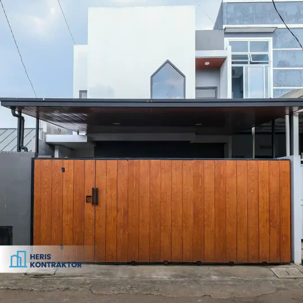 Gerbang kayu dengan desain modern, bagian depan rumah yang elegan.