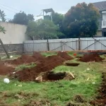 Gambar Bouwplank yang menunjukkan garis batas dan posisi pembangunan rumah.