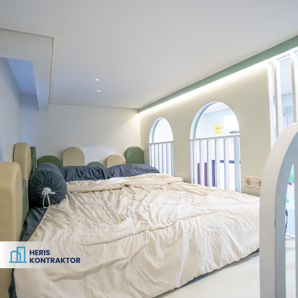 Interior kamar anak dengan area tidur bunkbed di lantai atas, dilengkapi pencahayaan LED dan pagar pengaman lengkung.