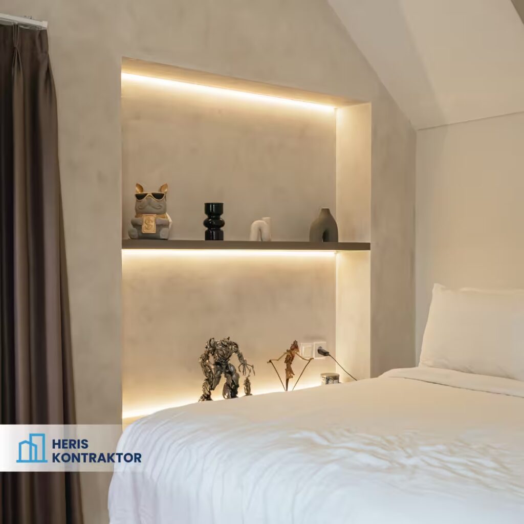 Rak dinding kamar tidur minimalis dengan lighting tersembunyi dan dekor modern